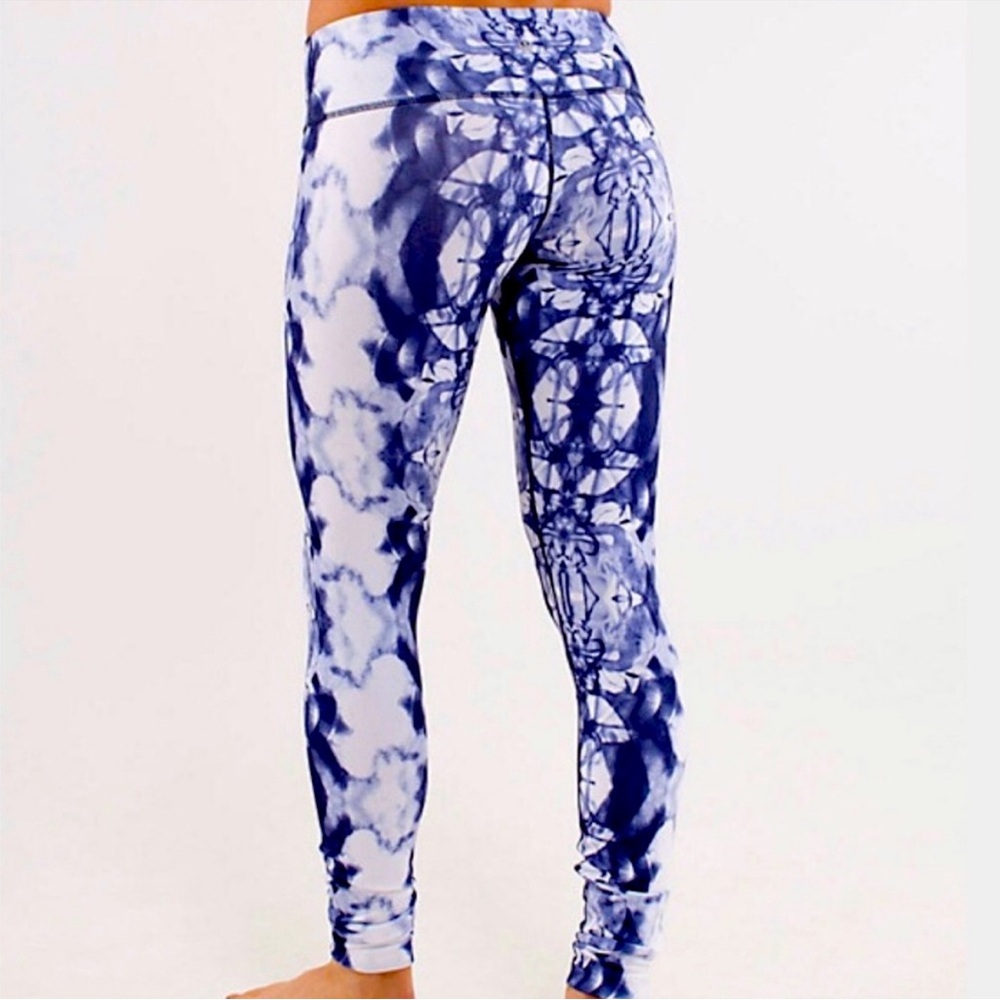 Lululemon Inkblot Blue and White Leggings - SIZE 4